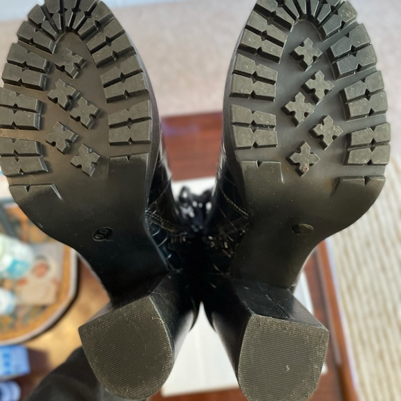 Steve Madden Latch Black Croc Boots- Size 9 - Picture 3 of 5